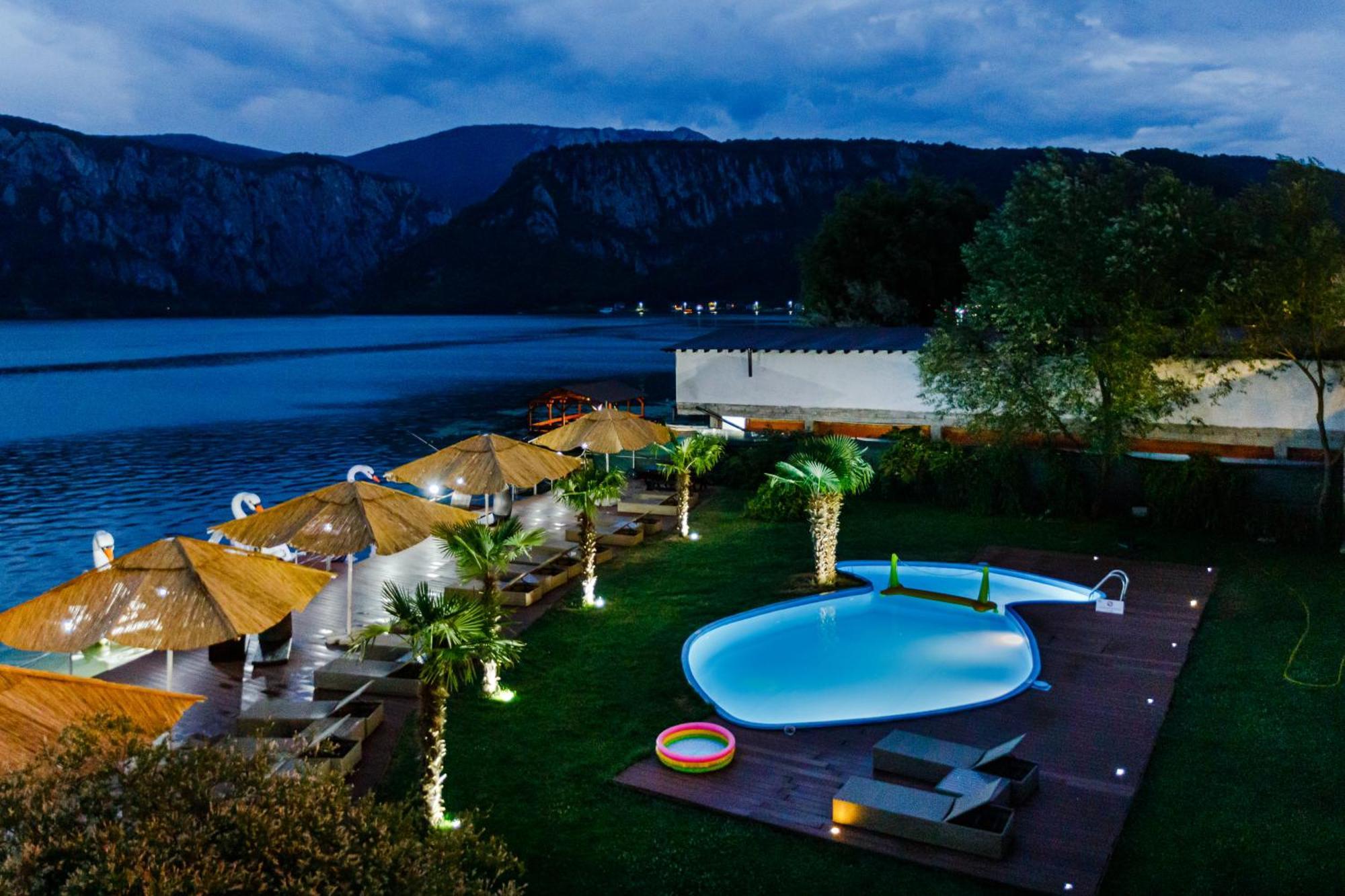 Pensiunea Decebal Resort - Cazanele Dunarii Dubova Exterior foto